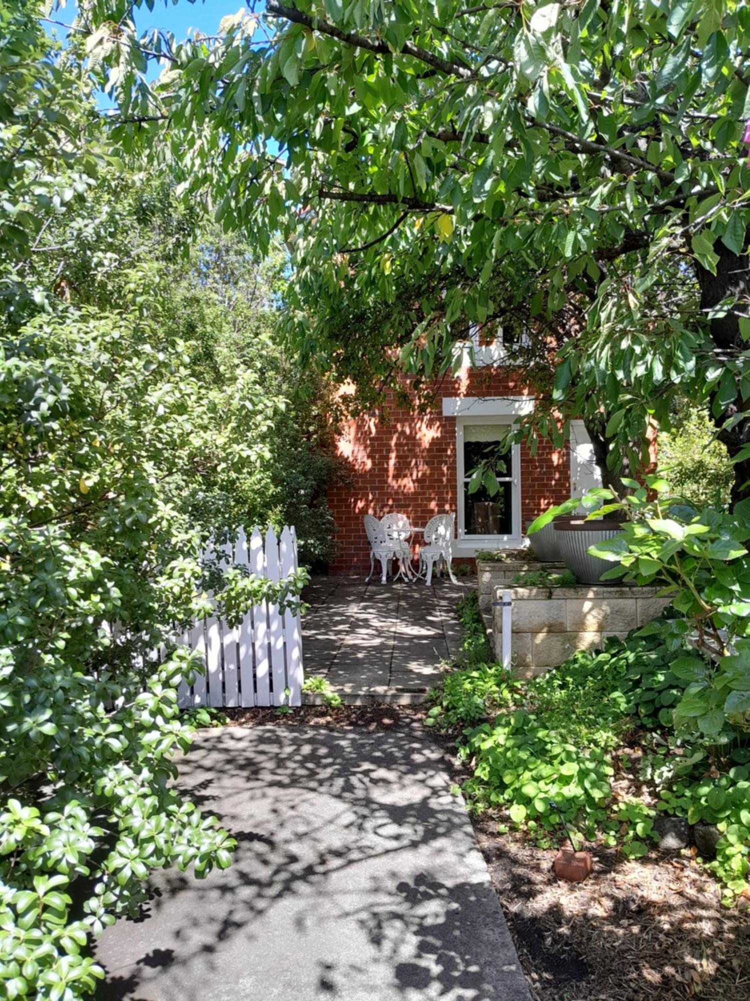 הובארט Annies Garden Cottage מראה חיצוני תמונה